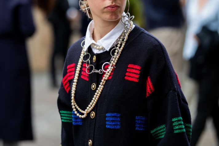 LONDON, ENGLAND - JUNE 08: A guest is seen wearing hair clip, necklace during London Fashion Week Men's June 2019 on June 08, 2019 in London, England. (Photo by Christian Vierig/Getty Images)