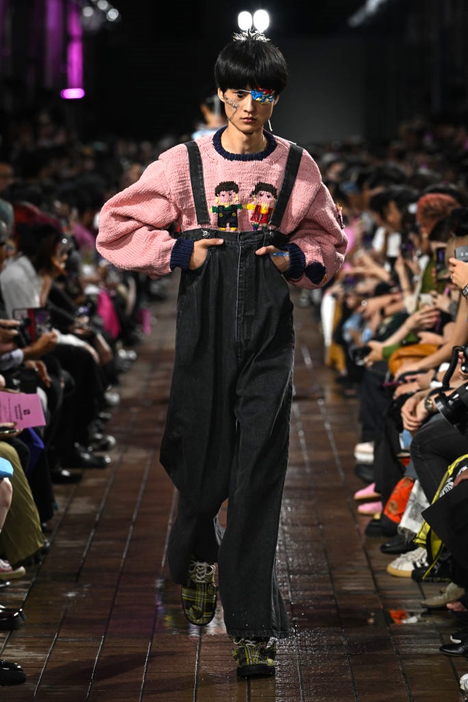 TOKYO, JAPAN - SEPTEMBER 07: A model walks the runway during the anrealage homme show during Rakuten Tokyo Fashion Week S/S 2025 at Prince Chichibu Memorial Rugby Stadium on September 07, 2024 in Tokyo, Japan. (Photo by Koji Hirano/Getty Images)