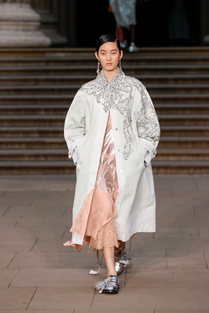 LONDON, ENGLAND - SEPTEMBER 15: A model walks the runway at the Erdem show during London Fashion Week September 2024 at The British Museum on September 15, 2024 in London, England. (Photo by John Phillips/Getty Images)