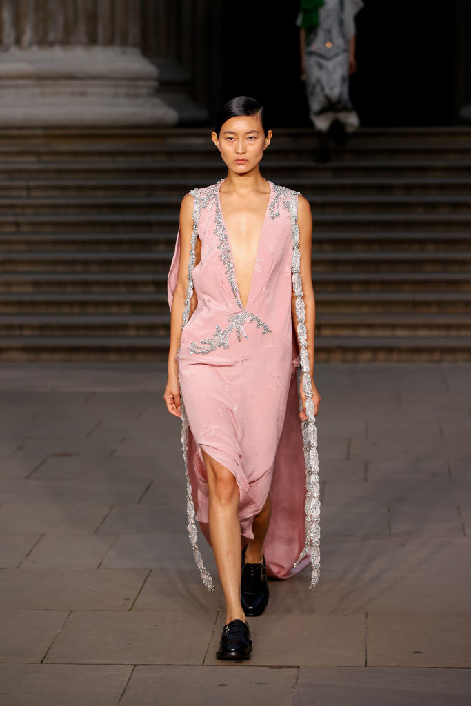 LONDON, ENGLAND - SEPTEMBER 15: A model walks the runway at the Erdem show during London Fashion Week September 2024 at The British Museum on September 15, 2024 in London, England. (Photo by John Phillips/Getty Images)