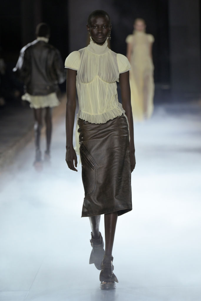 Model on the runway at Alexander McQueen RTW Spring 2025 as part of Paris Ready to Wear Fashion Week held at Ecole des Beaux Arts on September 28, 2024 in Paris, France.  (Photo by Giovanni Giannoni/WWD via Getty Images)