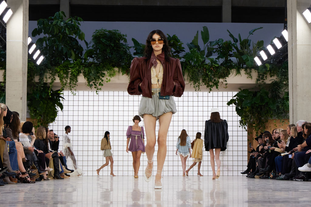 PARIS, FRANCE - SEPTEMBER 26: (EDITORIAL USE ONLY - For Non-Editorial use please seek approval from Fashion House) A model walks the runway during the Chloé Womenswear Spring-Summer 2025 show as part of Paris Fashion Week on September 26, 2024 in Paris, France. (Photo by Peter White/Getty Images)