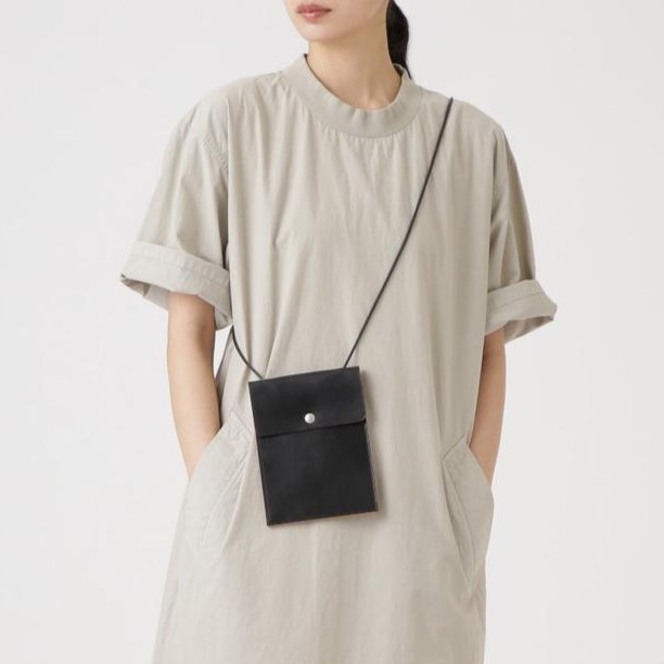 MARGARET HOWELL（マーガレット・ハウエル）　CONTRAST LEATHER　バッグ