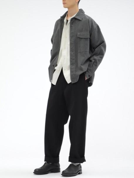 DRY COTTON 　NEEDLECORD
MARGARET HOWELL（マーガレット・ハウエル）
シャツ