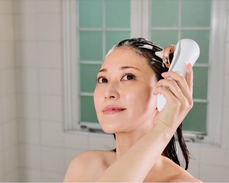 EBiS
頭皮エステ美顔器 Esthead(エステッド)