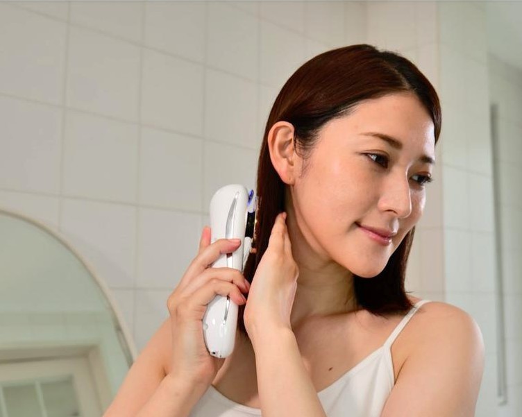 EBiS
頭皮エステ美顔器 Esthead(エステッド)