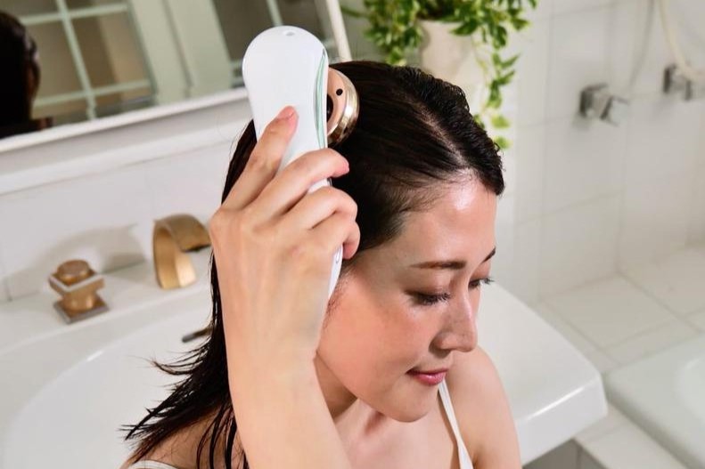 EBiS
頭皮エステ美顔器 Esthead(エステッド)