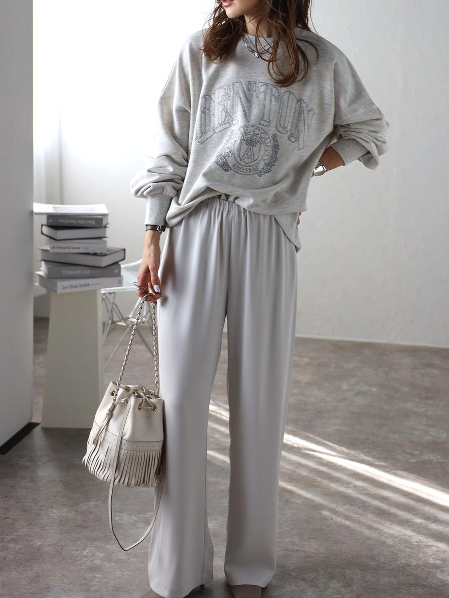 BONJOUR SAGAN
白抜きカレッジロゴ刺繍 BIGスウェット