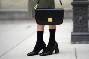 【2026年春｜靴とバッグ】入卒式や通勤に。大人の「上品シューズ＆バッグ」の選び方　GLADDファッションブログ